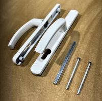 26.85.9016 Пара ручек на длинной планке межосевое 85 мм. RAL9016 Белый.