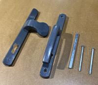 26.85.7024PT Пара ручек с ухватом на длинной планке межосевое 85 мм. RAL7024. Графит