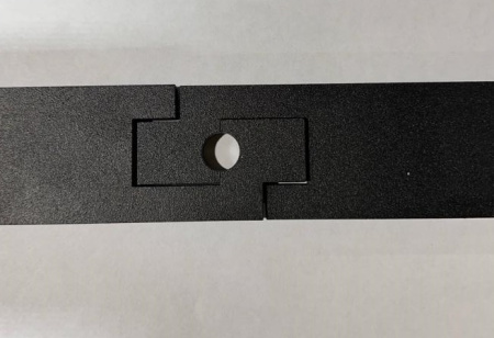 4072100078 Трек черный универсальный 1 метр. TRPR1 (промежуточный)