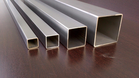 Труба профильная 60х40х1.5 Н1.0 метра с отверстиями для врезки замка (лазерная резка)