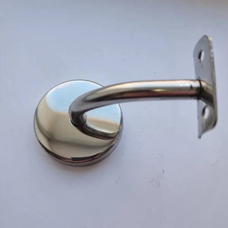 k010-4 Пристенок с ложементом под д 50,8 мм, вынос 70х80, Ф60х12, сварной с крышкой, полированный